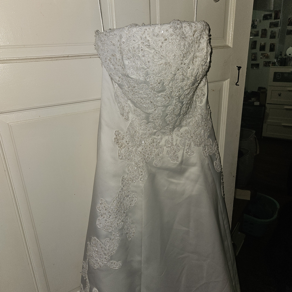 Elegant White Lace Wedding Dress